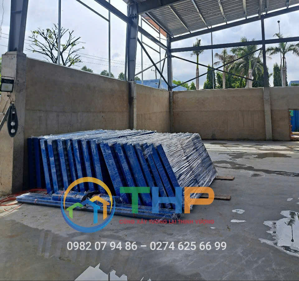 Lam gió nên được lắp đặt vị trí cao, gần mái hoặc tường cao